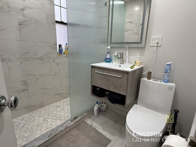 Building Photo - 370 Chestnut Hill Ave