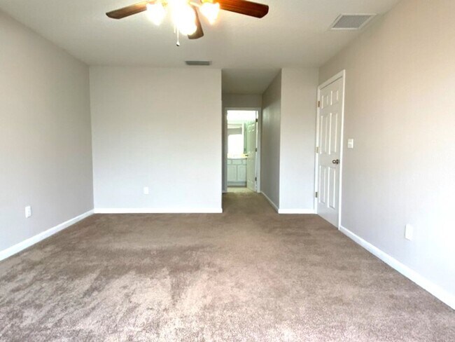Building Photo - Spacious 3 Bedroom Port Orange Townhome!