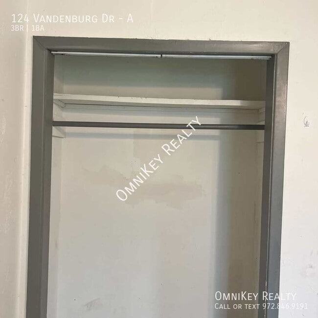 Building Photo - 124 Vandenburg Dr