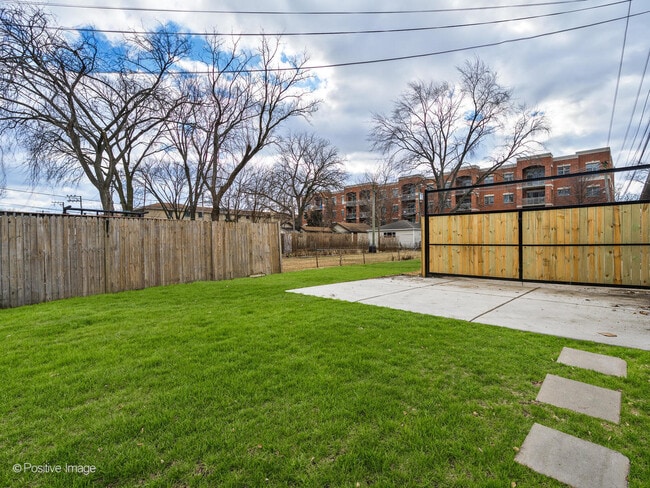 Building Photo - 6578 N Onarga Ave