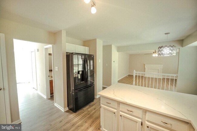 Building Photo - 5702 Cambridge Dr