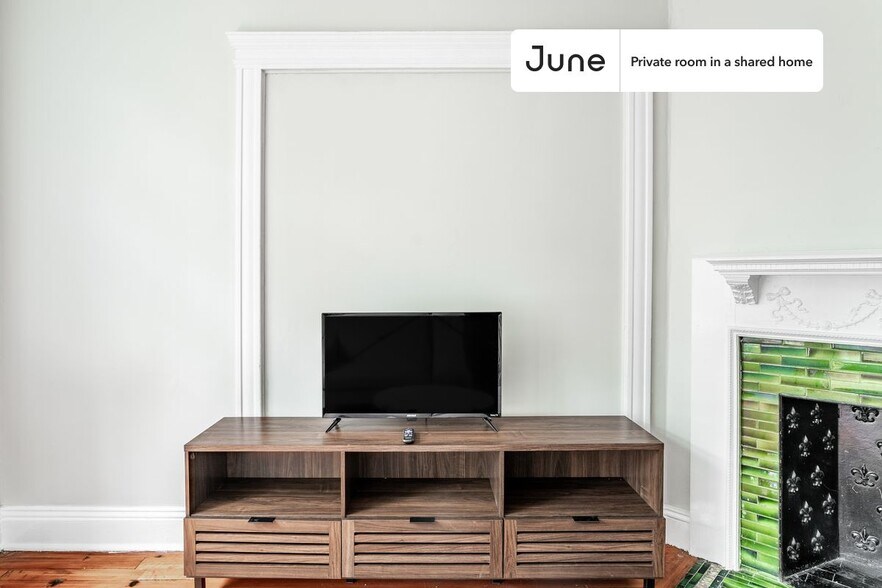 Building Photo - Room in Shared 4 bed/2 bath home