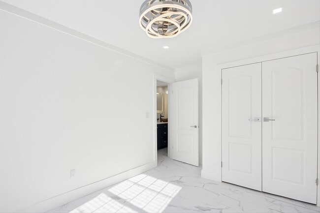 Building Photo - $200 RENT CREDIT | MOVE-IN READY!