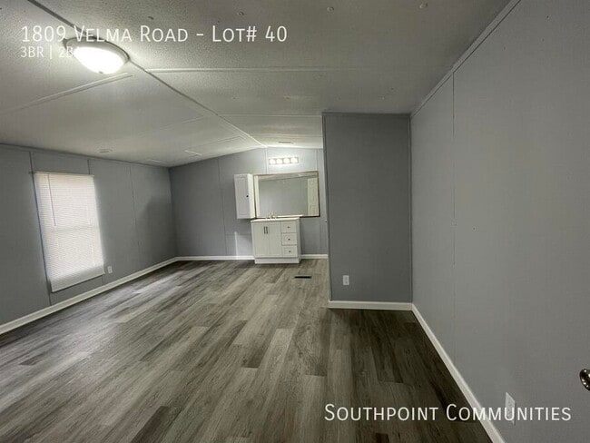 Building Photo - 1809 Velma Rd