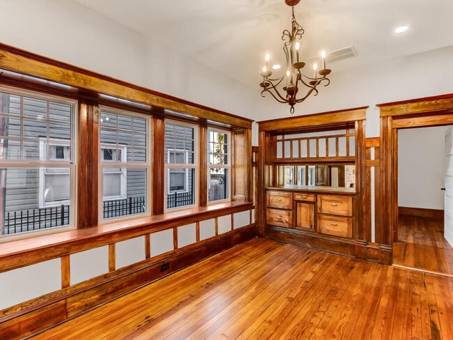 Building Photo - 419 E 3rd St