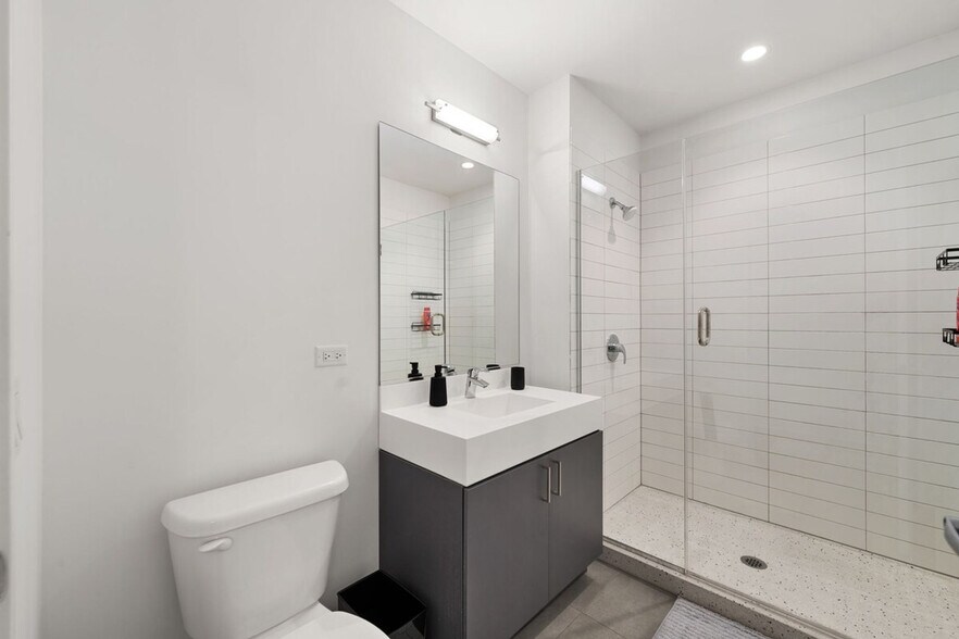 Building Photo - 720 S Wells St