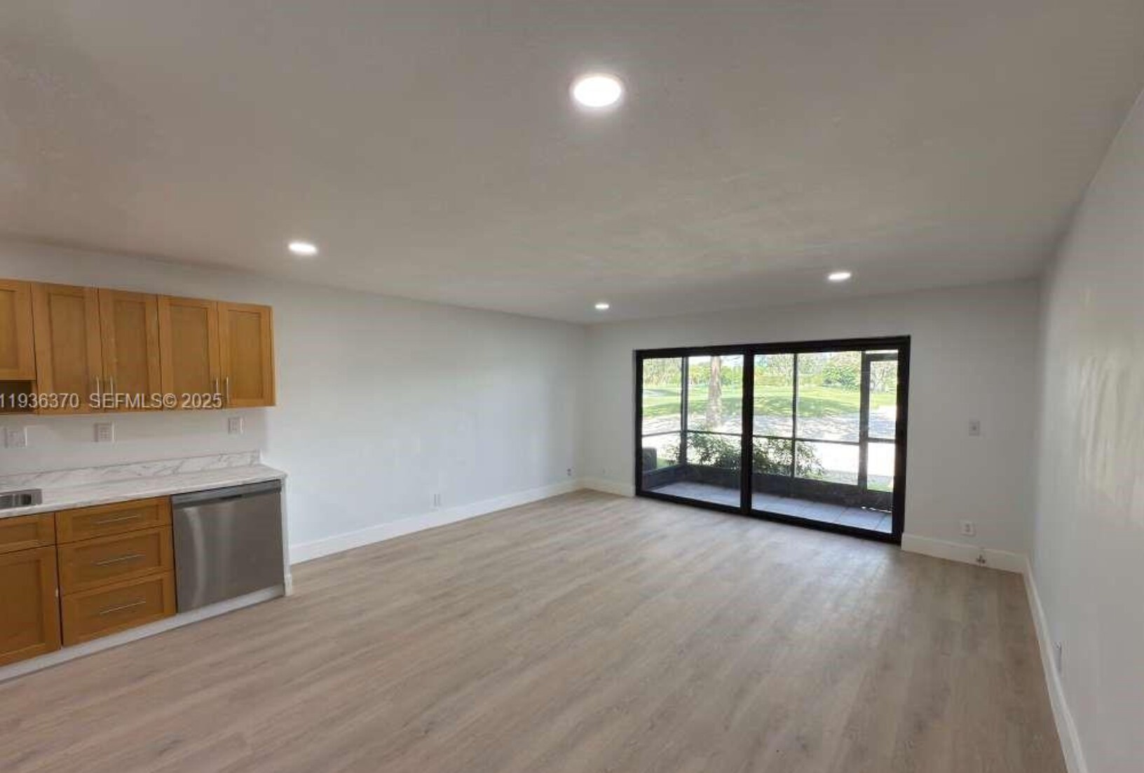 Building Photo - 9001 Jacaranda Ln