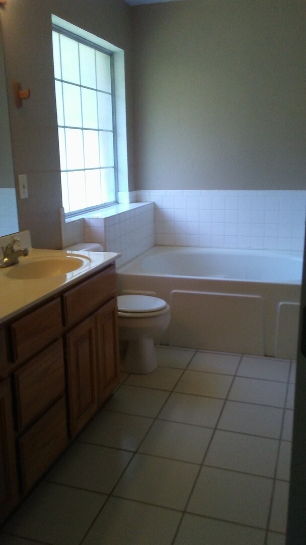 Building Photo - 4 bed 1.5 miles from OU Campus available f...