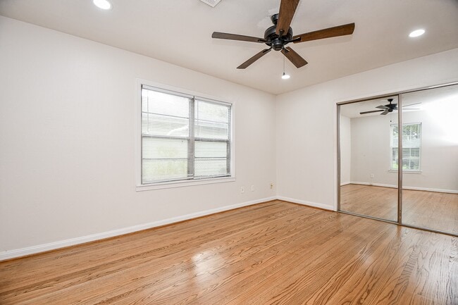 Building Photo - 1619 Viking Dr