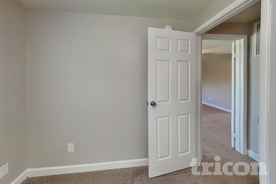 Building Photo - 3201 Berrybush Ct