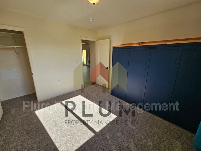 Building Photo - 522 Diane Ln