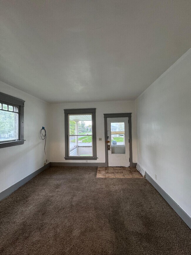 Building Photo - 225 W. 29th Lorain, OH 44055