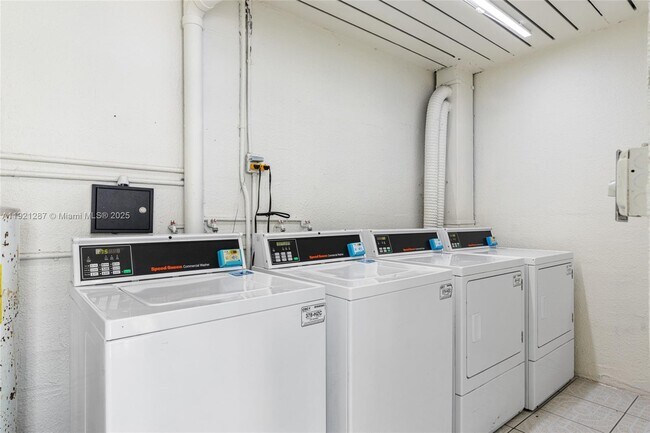 Building Photo - 4215 N University Dr