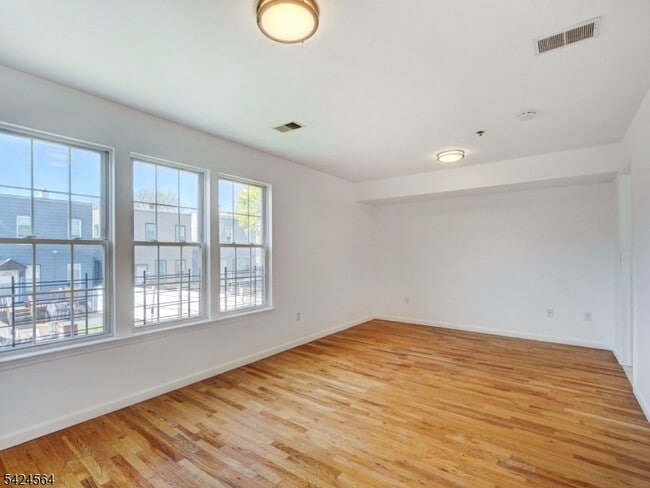 Building Photo - 54 Bragaw Ave