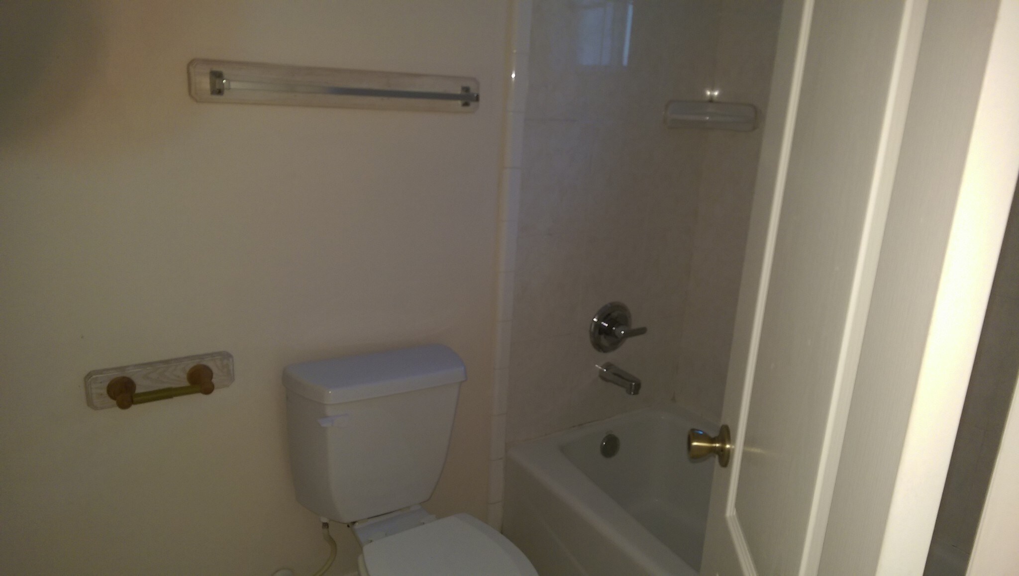 Building Photo - 825 W Bronze Dr