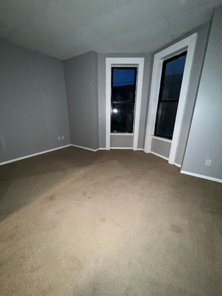 Building Photo - 1 Russell Pl