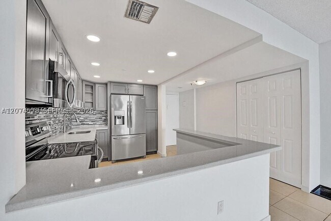 Building Photo - 20505 E Country Club Dr
