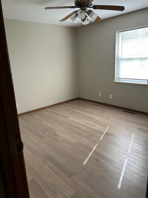 Building Photo - 306 N Main St