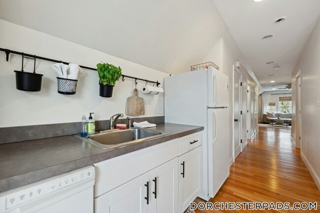 Building Photo - 25 Edison Green