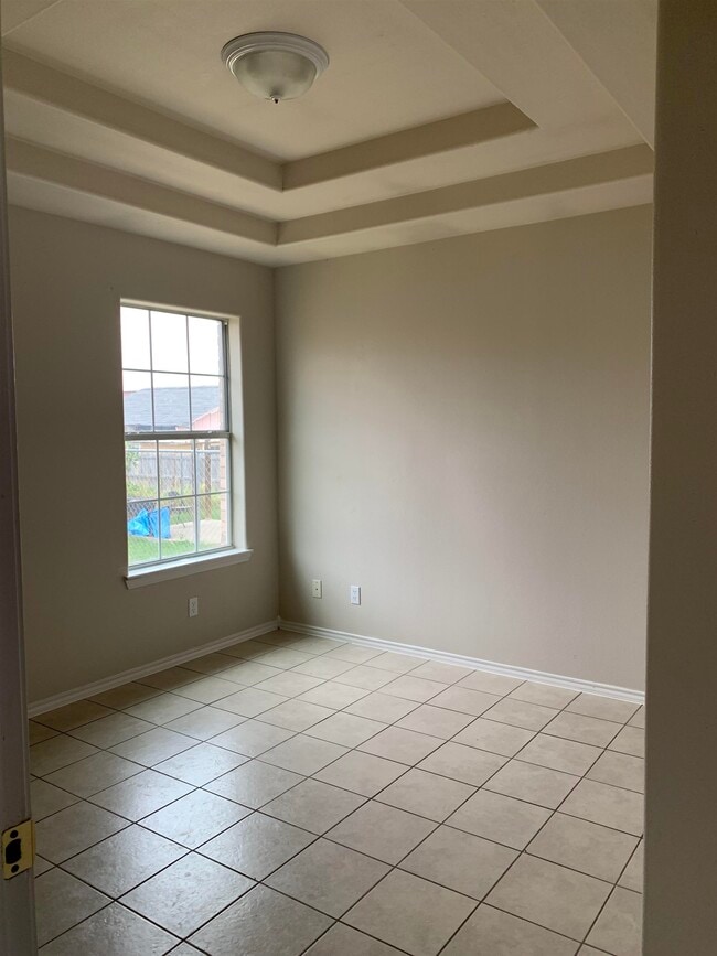 Building Photo - 3709 Nubes Dr