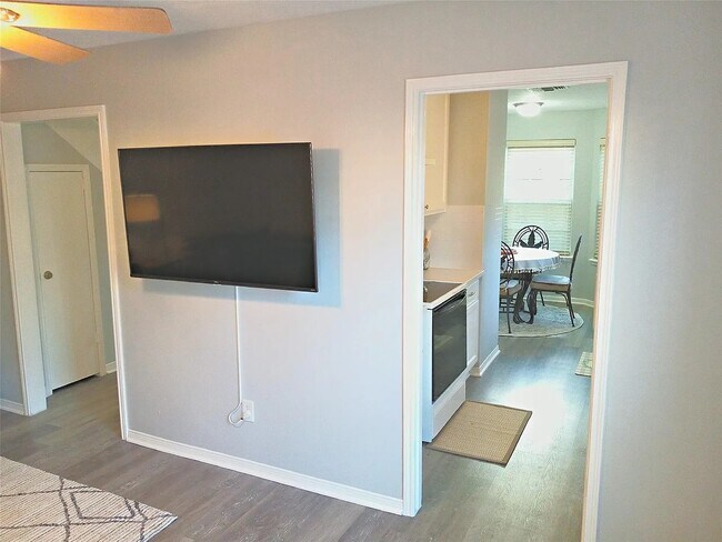 Building Photo - 800 Country Pl Dr