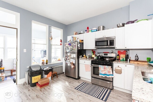 Primary Photo - 2903 W Belden Ave