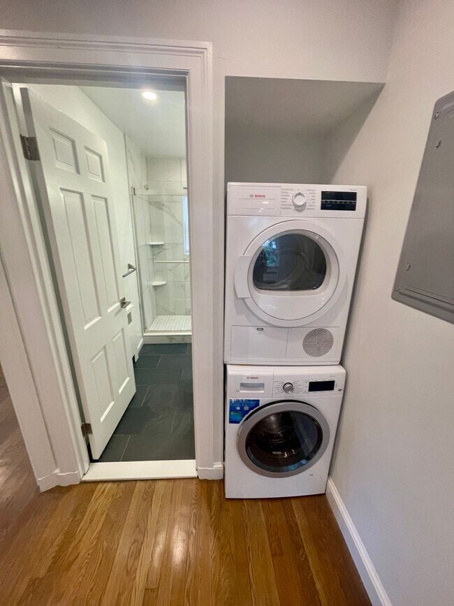 Building Photo - Luxury 2Bed / 1Bath in Newton's Waban Neig...