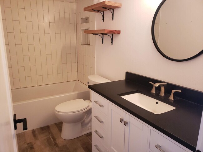 Building Photo - Longwood (The Springs) - 2 Bedroom, 1 Bathroom - $1,795.00