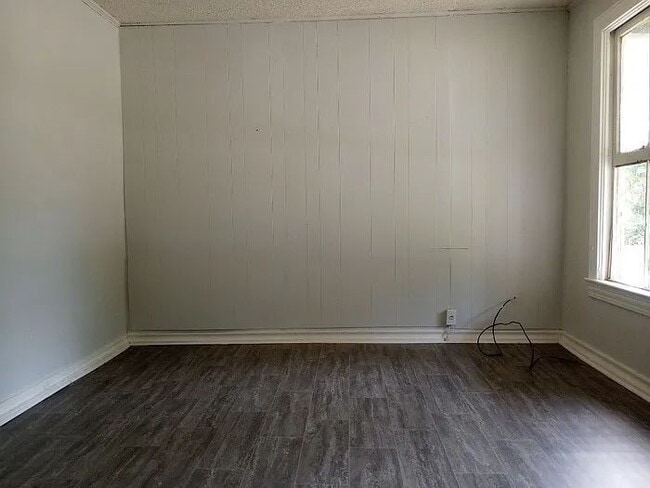 Building Photo - 98 Camp Cir