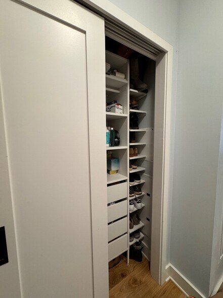 Building Photo - 1211 Van St SE