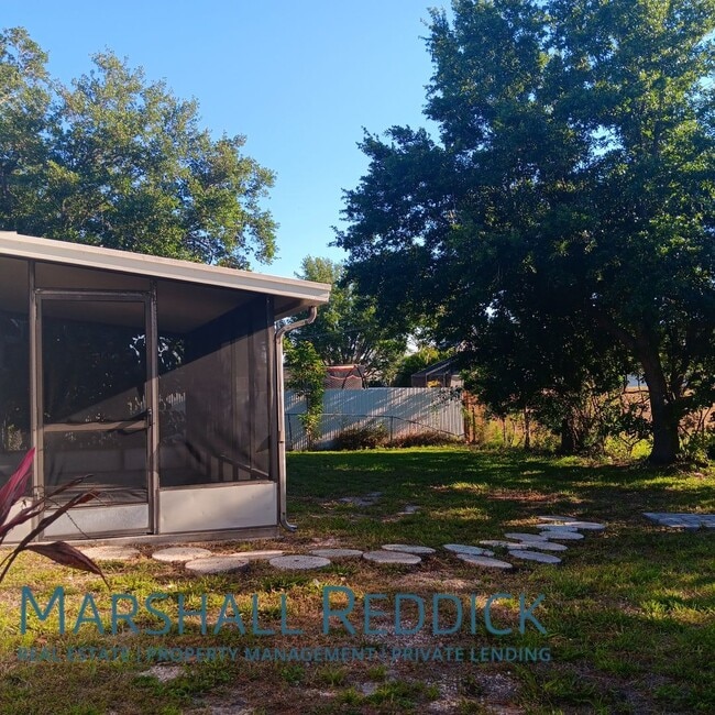 Building Photo - Charming 3 Bedroom 2 Bathroom Single Famil...