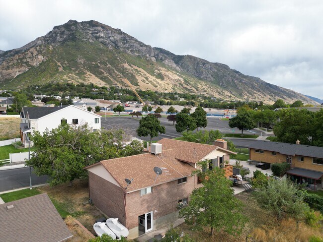 Building Photo - 2351 N 850 E