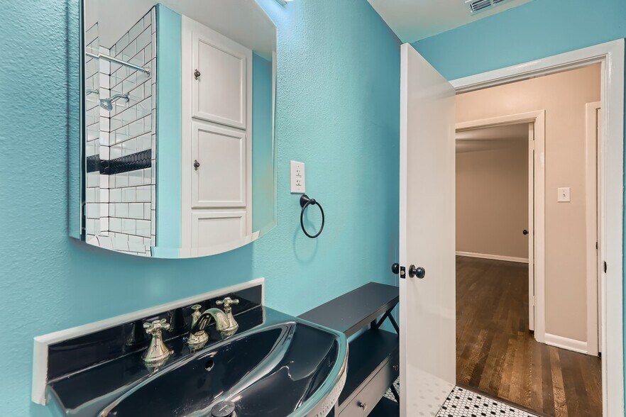 Building Photo - 225 Seford Dr