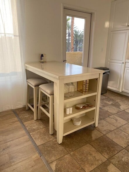 Building Photo - 6020 Seabluff Dr