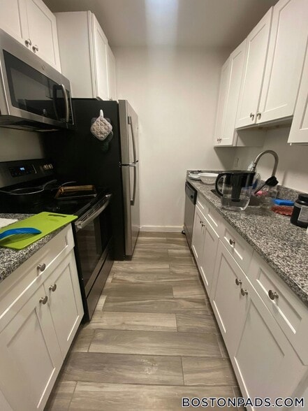 Building Photo - 776 Columbus Ave