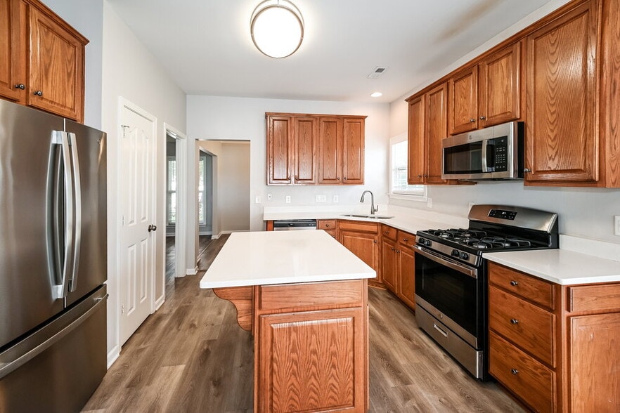 Building Photo - 4915 Stowe Derby Dr