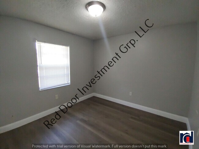 Building Photo - Large 2/1- Minutes from Downtown Leesburg/...