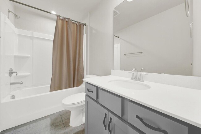 Building Photo - Lovely 3 Bed 3.5 Bath Townhome in Indian L...