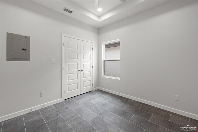 Building Photo - 1704 W Violet Dr