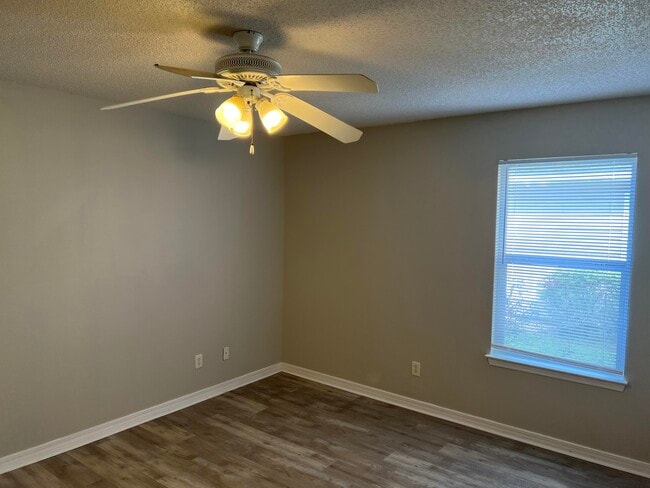 Building Photo - 9 Lantana Ct