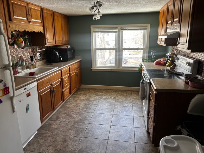 Building Photo - 1544 3rd Ave