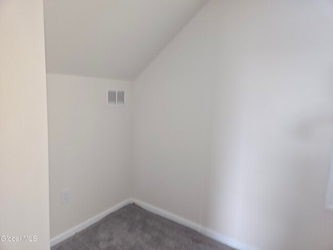 Building Photo - 29 Robin St