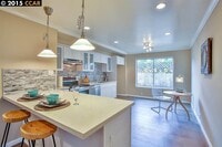Building Photo - Gorgeous, Massive, 1BR/1BA, Fully Updated, 1000sqft+, A+++ Location, Parking Included