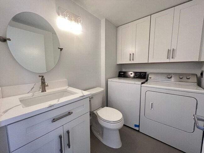 Building Photo - Townhouse 2 Bedroom 2.5 Bath West Palm beach