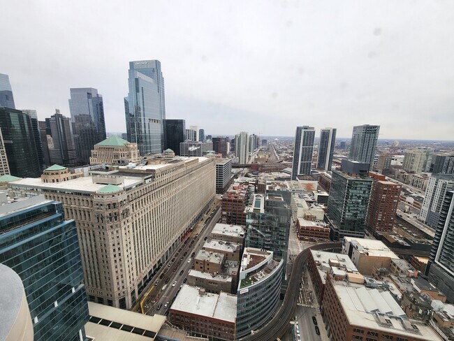 Building Photo - 400 N La Salle Dr