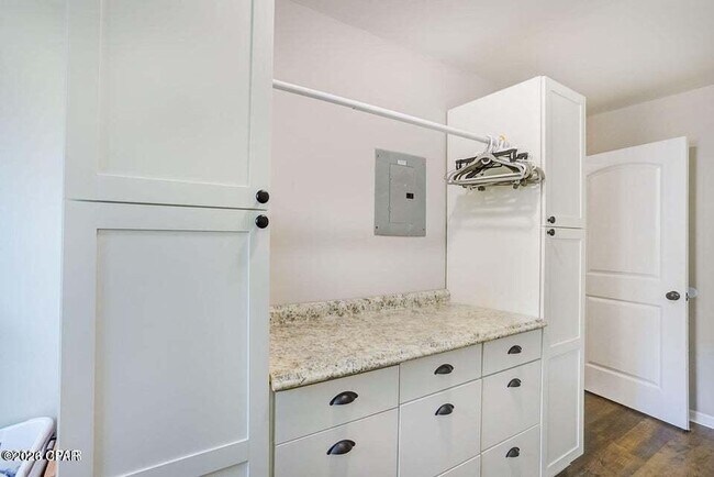 Building Photo - 8107 Heritage Woods Ln