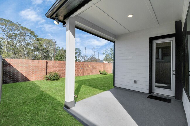 Building Photo - 1535 Park Path Dr