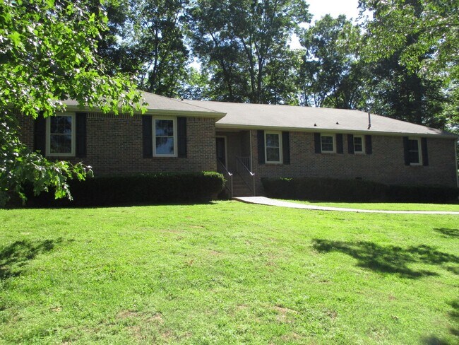 Primary Photo - 3 Bedroom 2 Bath Home For Rent Across From...