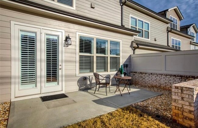 Building Photo - 3458 Fenton Dr