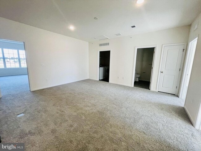 Building Photo - 202 Thompson Dr